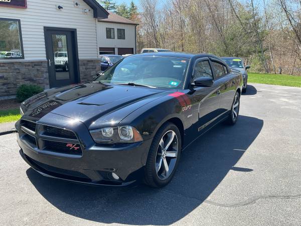 11,000 MILLAS ORIGINALES 2014 Dodge Charger R/T Sobrealimentado - $29,000 (Windham NH)63622620802947121