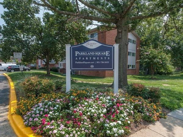 $1,630 / 2br - Renovated Units, Pet Friendly, 2BD 1BA (2100 Parkland Square, District Heights, MD)63822036723073121