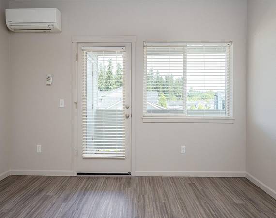 $1,645 / 2br - FREE MONTH + MOVE IN for $1000 - Vinyl Floor, AC, EV Chargers, WD (Vancouver)63914854939394122
