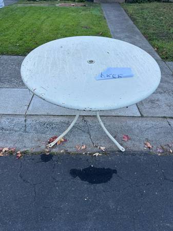 Free metal patio table round 1