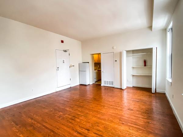 $1,595 / 1br - Spacious 1BR/1BA Located Above Kiddo! 1136 Pine St (Washington Square west)63666799603075120