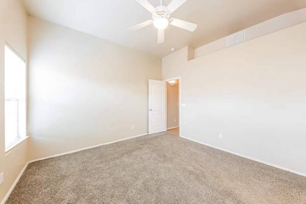 $1,050 / 3br - 1366ft2 - - Amazing 3-bedroom home in a beautiful location (Phoenix)64024821702401123