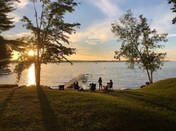 $375 / 5br - Swan House on Torch Lake (9504 Fowler Ln NW, Rapid City MI)64037724801539121