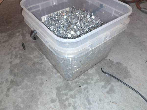 1 inch Roofi.g nails 1