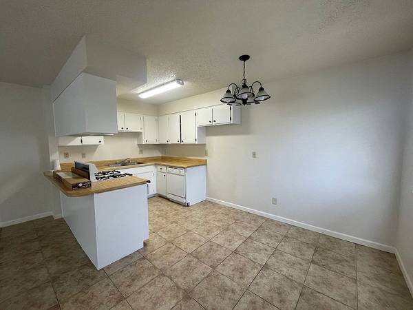 $920 / 1br - Quiet and Renovated 1-Bedroom Apartment in Hollister (hollister)63799516681475121