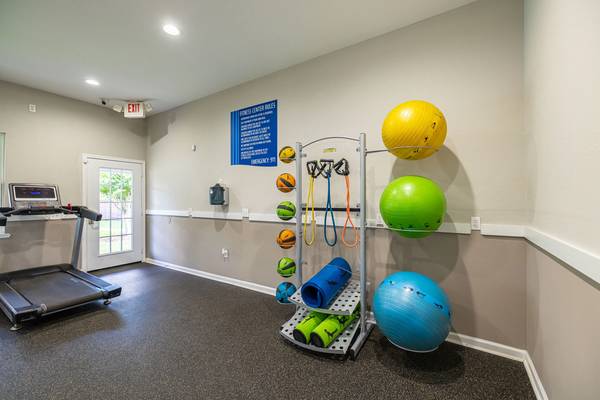 $999 / 2hab - 1017ft2 - Patio o balcón, Mantenimiento en el lugar, 2/Hab (1601 Garth Rd, Baytown, TX 77520)63906678825090120
