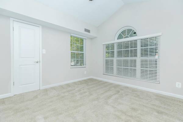 $1,983 / 1br - 767ft2 - Clubhouse, Dishwasher, Microwave (8017 Ashberry Ln, Pasadena, MD)63694464761987124