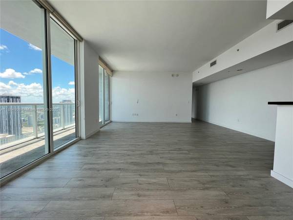 $3,900 / 2br - 1293ft2 - Impressive & Spacious 2bd with Multiple Terraces! (Vizcayne - Downtown)64001847463811123