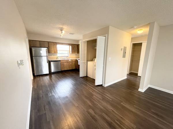 $1690.00 / 2br - 1000ft2 - MOVE IN TODAY CLOSE TO MACDILL AFB / Military discounts! 2 MINUTES FRO63976135287298124