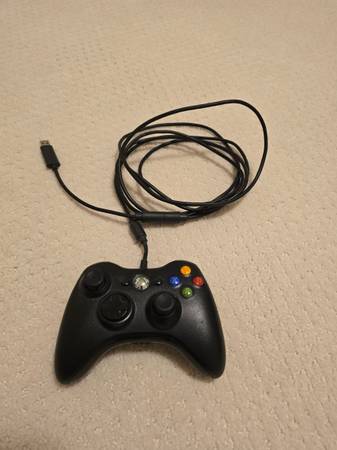 Wired Xbox 360 controller 1