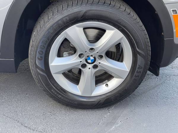 2011 BMW X5 xDrive35i - $10.999 (Lujo de segunda mano)63475487158785123