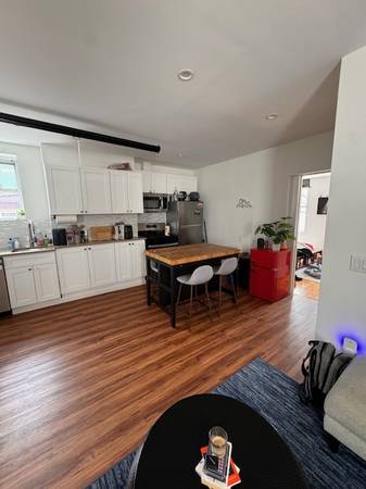 $2,350 / 2br - 140ft2 - Comfortable room right off the L with private workspace (Williamsburg)63874742828545122