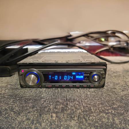 Kenwood KDC-3028 AM/FM CD Detachable Face 50W x 4 Car Stereo