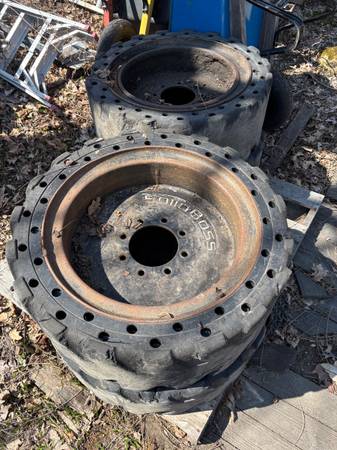 Bobcat solid tires 1