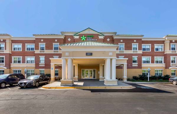 $1,950 / 1br - Fully Furnished Studio - Minimum 1 Month (Gaithersburg)63822079399555120