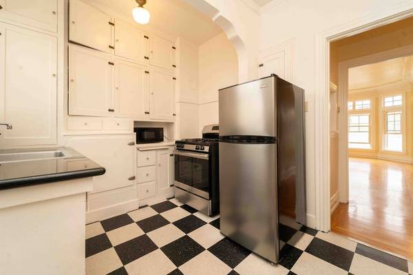 $2,012 Charming 1920s Gem – Bright, Sunny, and Pet Friendly! (oakland lake merritt / grand)63847324549377120