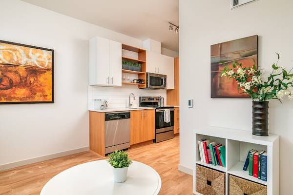$1,395 / 1br - COMING SOON! Lovely, Peaceful 1 Bedroom at Helena! Come Look! (SE Portland, Hawthorne, Buckman)63914971397378121