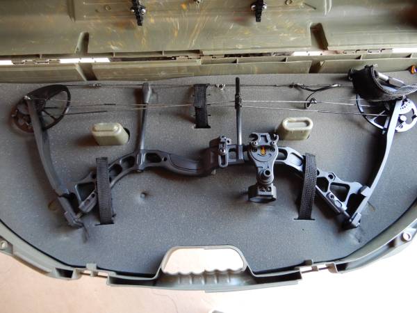Diamond Infinity Compound Archery Bow 1