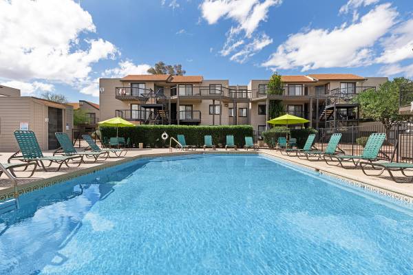 $1,149 / 3br - 800ft2 - ¡Zapatillas Bienvenidas! 🩴☀️ | ¡Pregunta sobre nuestras Ofertas de Verano! ¡$1500 de descuento! (Tucson)63674721903105120
