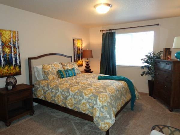 $1,749 / 2br - 1132ft2 - Amplio nivel superior de 2 habitaciones/2 baños en Vancouver, WA (7915 NE Burton Rd, Vancouver, WA)63831682274817122
