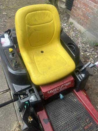 Toro 32-inch Zero Turn Riding Mower 1