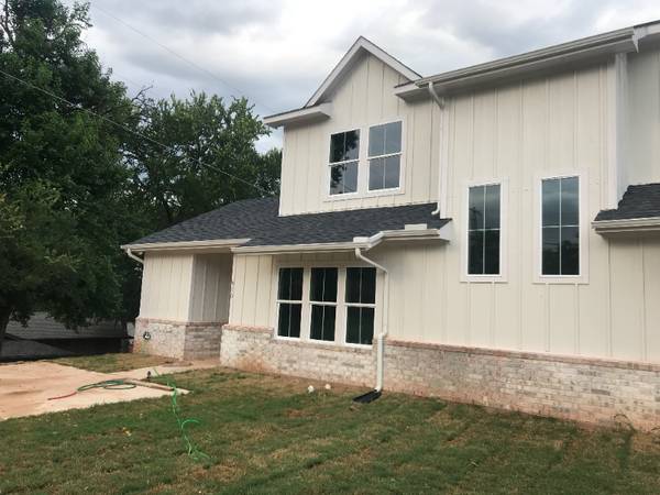 $1350.00 / 2br - 10355ft2 - 2 habitaciones 2 baños con sala, cocina y patio trasero63656583491843121