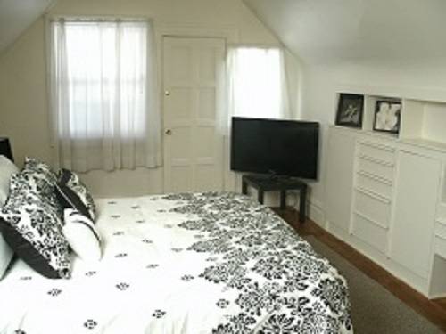 $3,998 / 2br - X LRG/  BEAUTIFUL PARK VIEW  OF NOPA CENTRAL PARK AVAIL ASAP (USF / panhandle)63657626615939123
