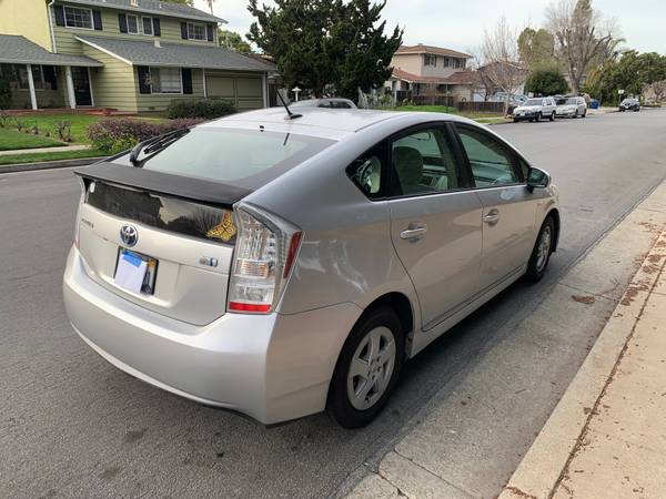 2011 PRIUS EN BUEN ESTADO 142K MILLAS TÍTULO LIMPIO - $6,200 (santa cruz)63617844405121124