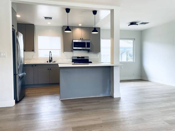 $3250.00 / 2br - 900ft2 - 2 BR 1 BA Newly Remodeled apt unit for rent, located in the La Canada63700977562755121