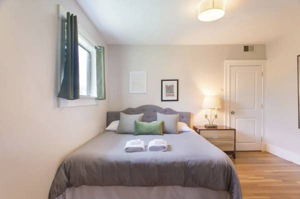 $925 / 5br - Room for Rent | 26 Washington Terrace Unit 2 | Available Now (Boston- Somerville)63699488258691124