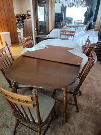 Solid maple dining room table and chairs 1