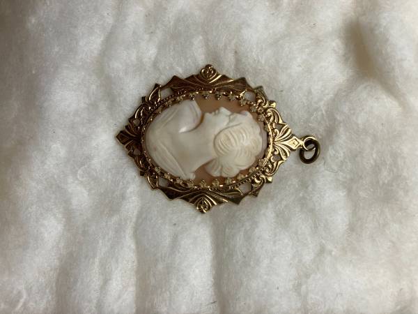 Cameo Pendant 1