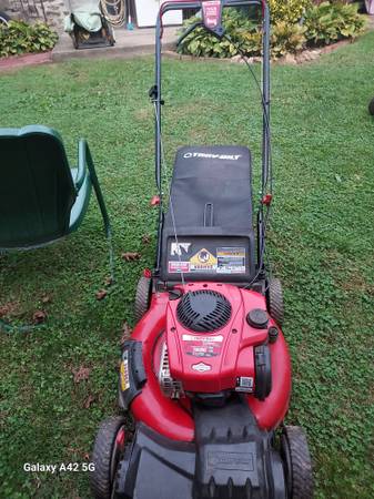 Lawn mower - Troybilt self-propelled with bag 1