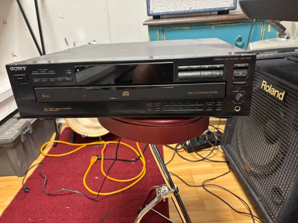 Sony 5 Disc CD Player CDP C335 1