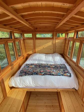 The Jewel Box, Travellers' Wagon 1