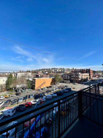 $2,875 / 1br - 855ft2 - Blair Park #413 | Bay View 1 Bed+Den/2 Bath w/ Assigned Parking (Fairhaven)63920959657475124