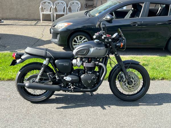2022 Triumph Bonneville T120 Black 1