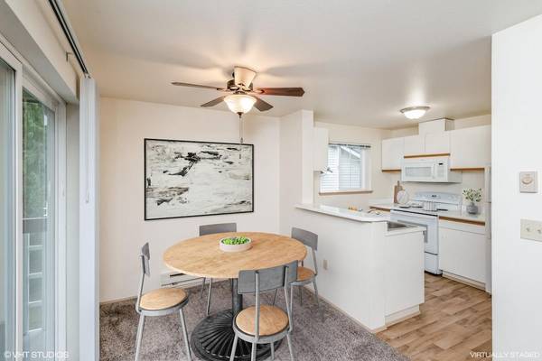 $1,670 / 2br - 862ft2 - Assigned One Covered Parking Space Per Unit, Drive Through Security (Olympia)63934548618627121