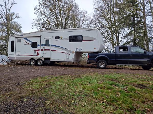 2004 Forrest River Cardinal 5th wheel 1