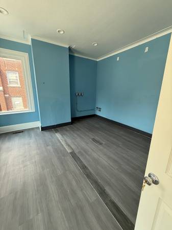 $18 Charming 3,400 sq ft Commercial Space – Downtown Elyria – Perfect for (Elyria)63907493190658123