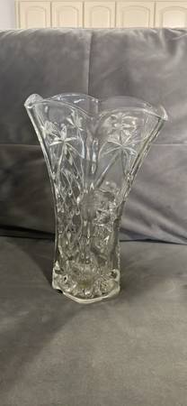 Heavy Leaded Crystal Flower Vase-10" - $25 (Columbia)63471026005635120