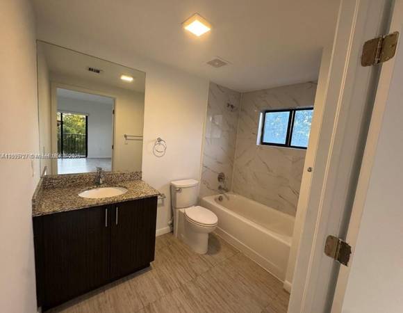 $2,300 / 1br - 800ft2 - Chic 1bd in Boutique Building Steps from Miracle Mile! (Coral Gables)64001848445315123