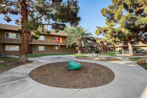 $890 / 1br - 630ft2 - 1B/1B, Located in Las Vegas, Air Conditioner (5101 E Twain Ave, Las Vegas, NV)63859497752067124