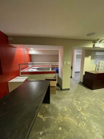 $1,500 / 1900ft2 - Versatile Basement Retail Space (Lincoln Park and Lakeview)63918294683266122