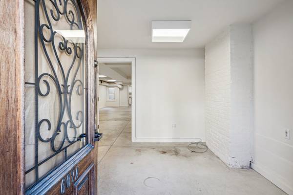 $2,995 / 1347ft2 - ADA Accessible ground floor retail/office space available now (lower haight)64203021362179121