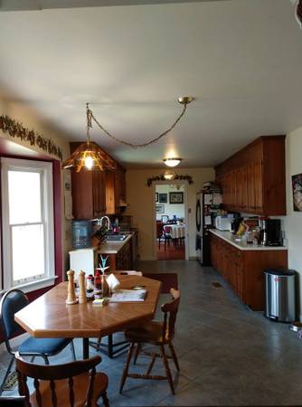 $900 / 5br - 193ft2 - Large Bedroom in West End For Rent (West End 64&Parham)64027111468035122