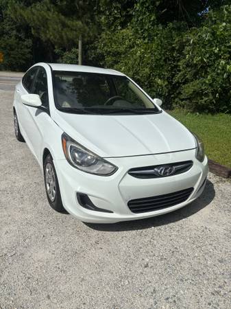 2012 Hyundai Accent GLS 4 puertas - $5,900 (Austell, GA)63620105944833122