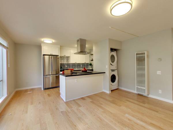 $900 / 1br - 772ft2 - Sleek & Modern Apartment with In-Unit Washer/Dryer & Finishes (oakland lake merritt / grand)64023717415809122