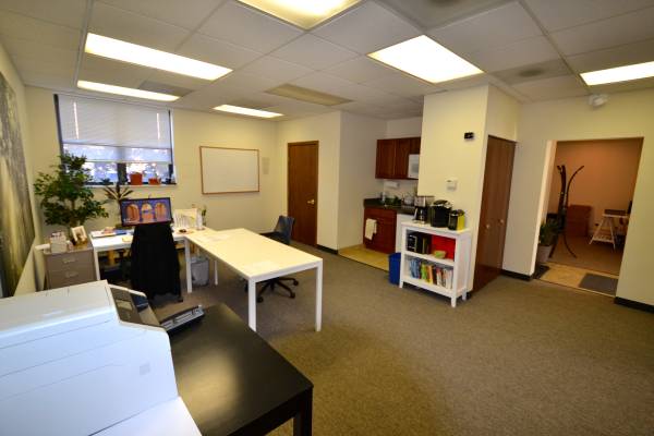 $2,500 / 1515ft2 - Rare Albany Park Storefront Office Available! (Albany Park)63898983836674123