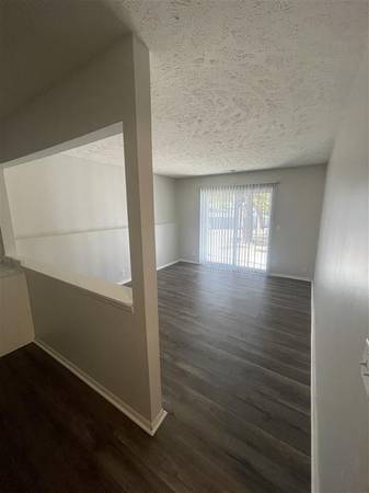 $841 / 1br - 600ft2 - Remodeled 1BD | Pool, Laundry, Pets OK – 🤑 ½ Off 1st Month! (10905 North Mill Court, Omaha, NE)64020672231425122